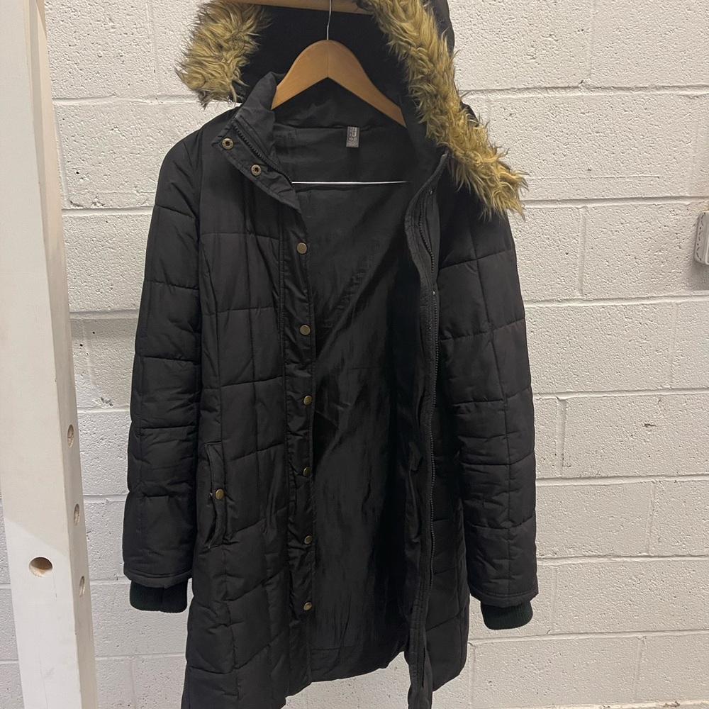 Women's Black Quilted Puffer Coat with Faux Fur Trim